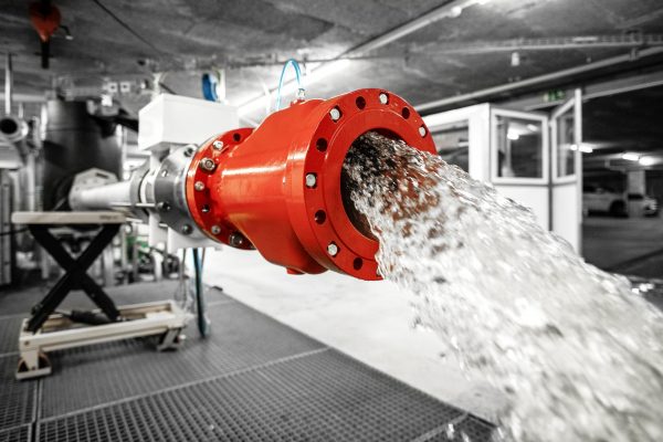 Pneumatische Abflussregelung mit Quetventil und LDM-Durchflussmessung