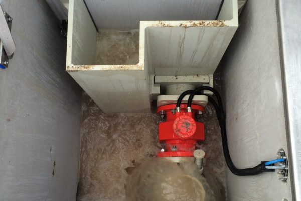 Installation industrielle de mesure des eaux usées après une conduite sous pression
